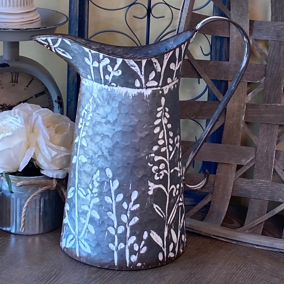 Other - NEW! Cottage Chic Farmhouse Vintage Inspired Distressed Metal Wall Pocket Vase